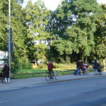 Radfahrer und Fußgänger