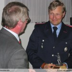 Bernd Bode wird für 30 Jahre "aktiver" Feuerwehrtaucher geehrt