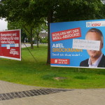 Wahlplakate am Kreisel Schwarzen Herzog