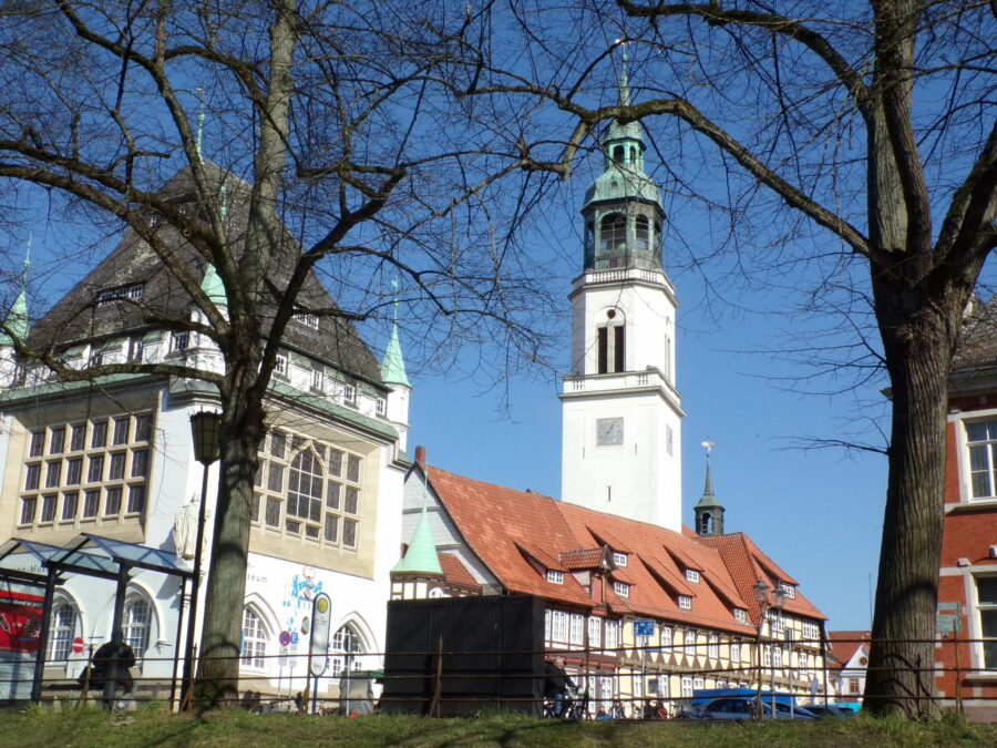 Bodemuseum und Kirchturm