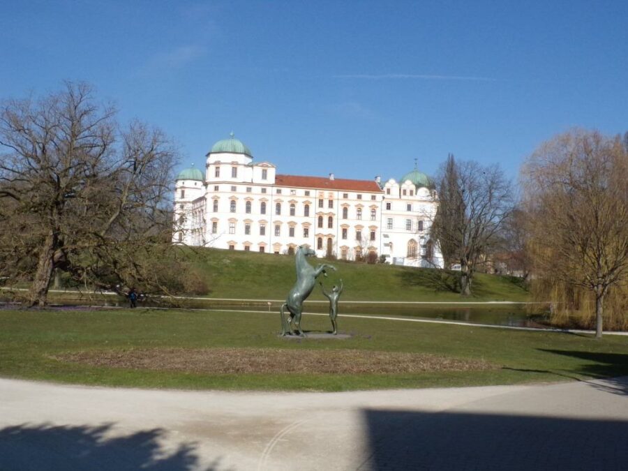 Schlosspark mit Hengst Wohlklang