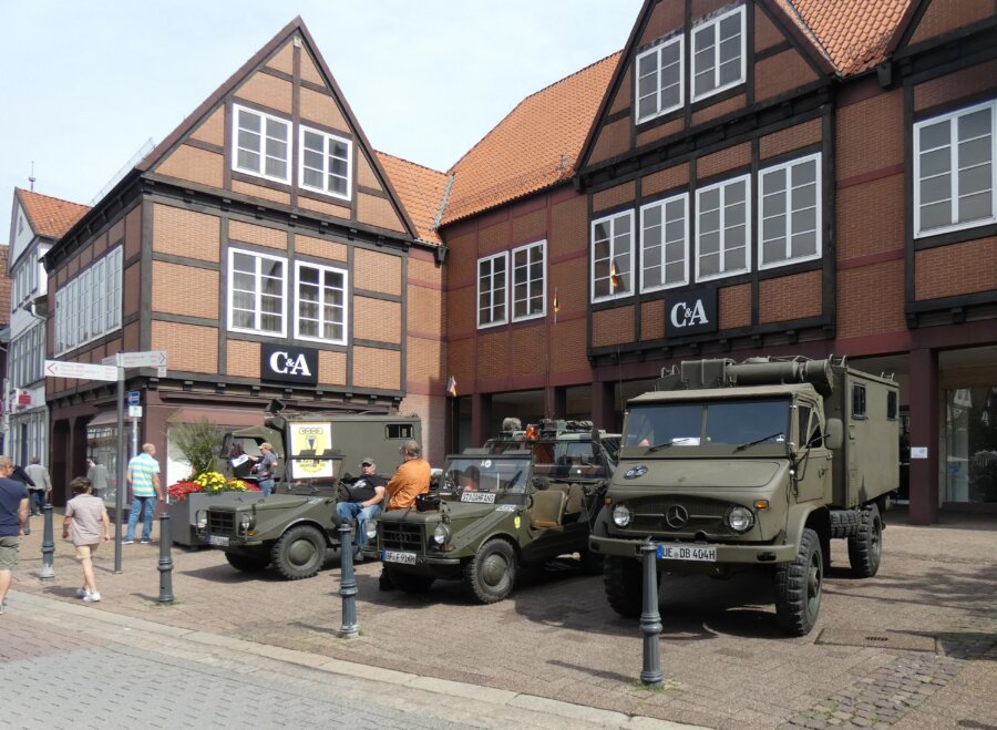 Bundeswehrfahrzeuge