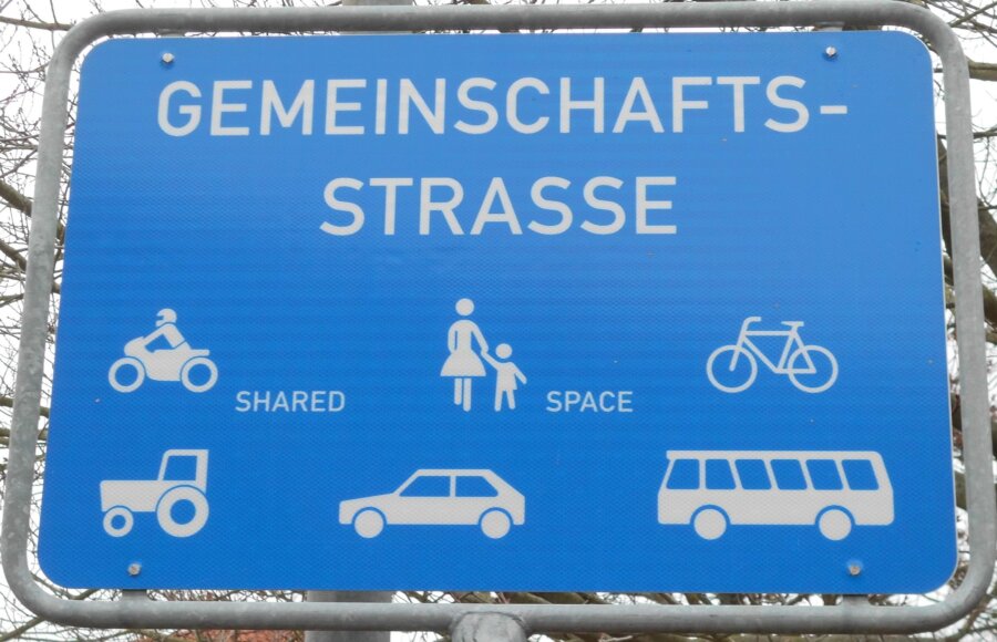Verkehrsschild Gemeinschaftsstrasse